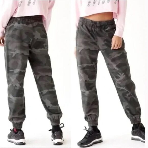TNA Aritzia - Alix Gray Camo Camouflage Ankle Jogger Pants - Women's size S - Picture 1 of 9
